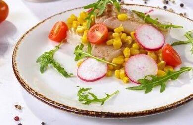 cod fillet with corn - Mediterranean diet dish
