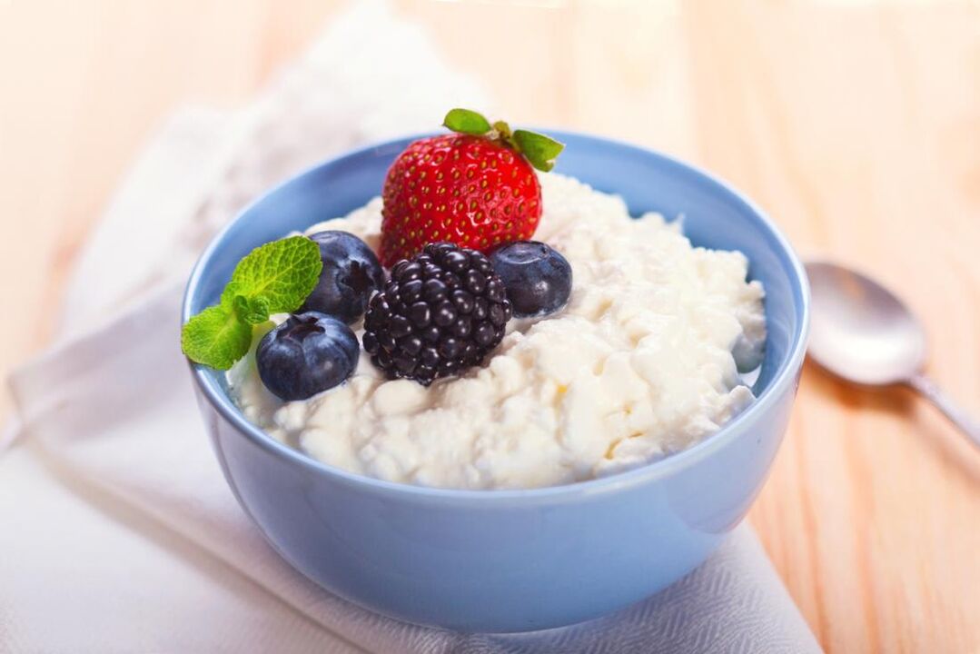 cottage cheese with berries for a gluten - free diet