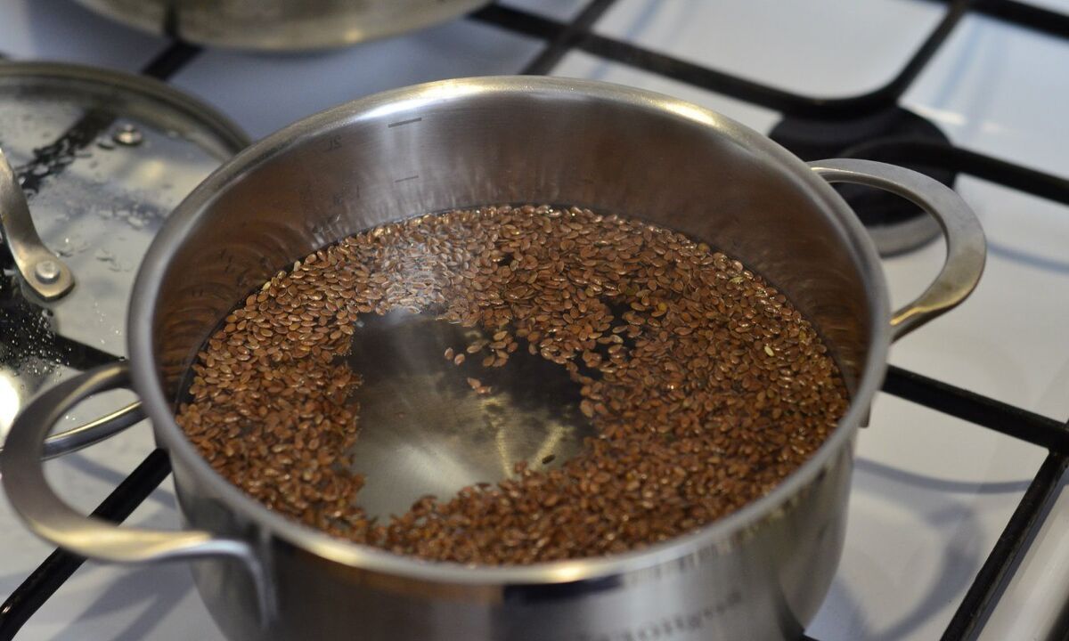One way to eat flax seeds is a decoction